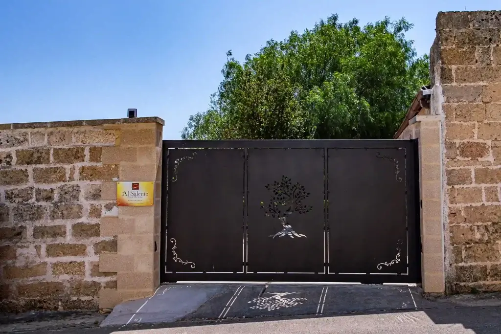 Ingressi e cortile della Masseria De Donno